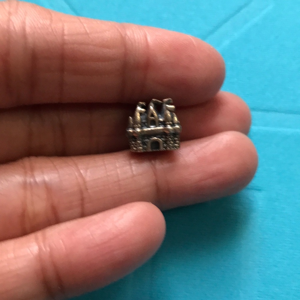 🎀 925 stamped sterling silver castle charm